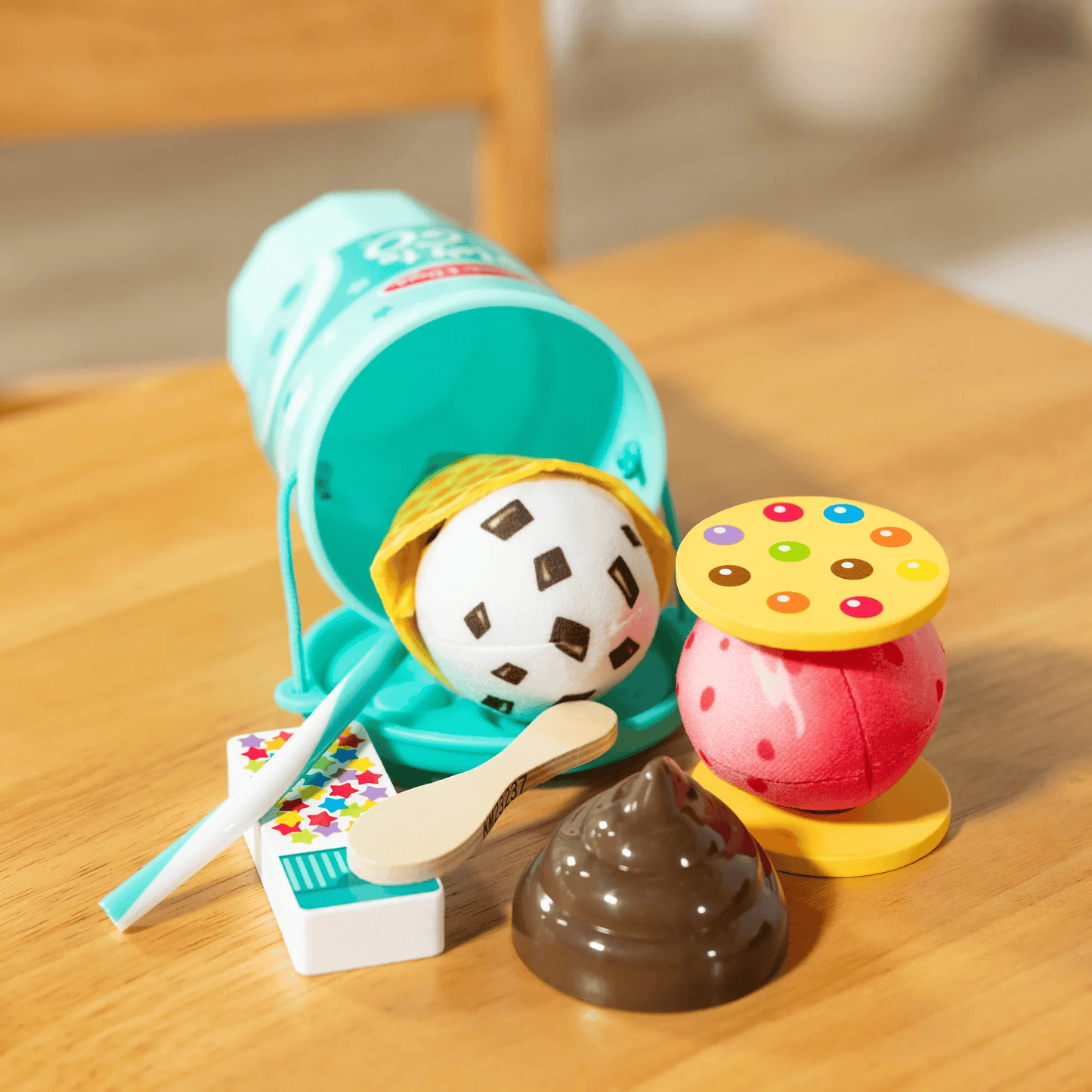 Melissa & Doug Play to Go  Ice Cream Play Set