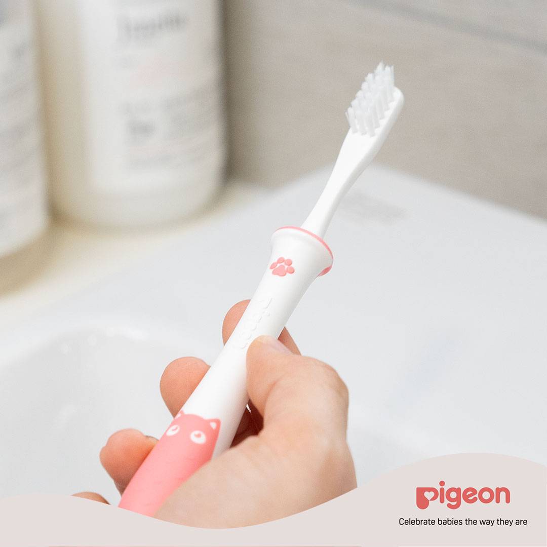 Pigeon Official - Lesson 4 Toothbrush Pink with Suction Cup Stand, 18+ Months, Soft Bristles, Slim head to reach back molars, Ergonomic handle, BPA Free, Co-developed with Pediatric Dentist, Japan No. 1 Brand